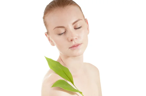 Woman with a healthy and well-groomed complexion holding green leaf — Stock Photo, Image