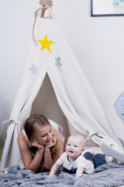 Genç güzel anne oğlu rulo