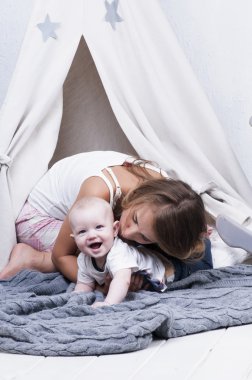 Genç güzel anne oğlu rulo