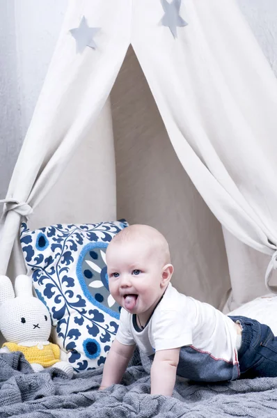 Baby boy plays in his room. — Stock Photo, Image
