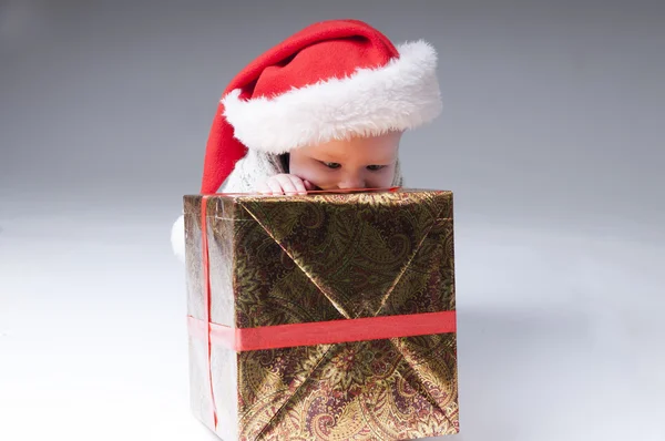 Santa Claus baba ajándék doboz. — Stock Fotó