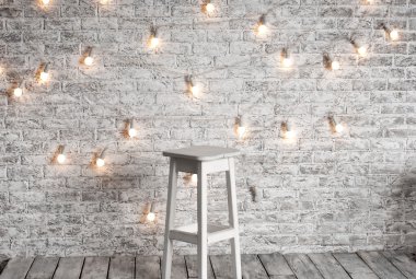 Fon karşı boş beyaz dışkı