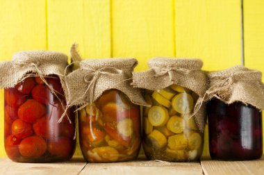 Karışım-in sebze konserveler