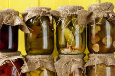 Karışım-in sebze konserveler