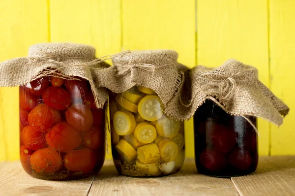 Karışım-in sebze konserveler