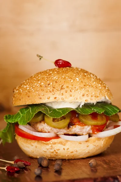 Appetizing burger closeup — Stock Photo, Image