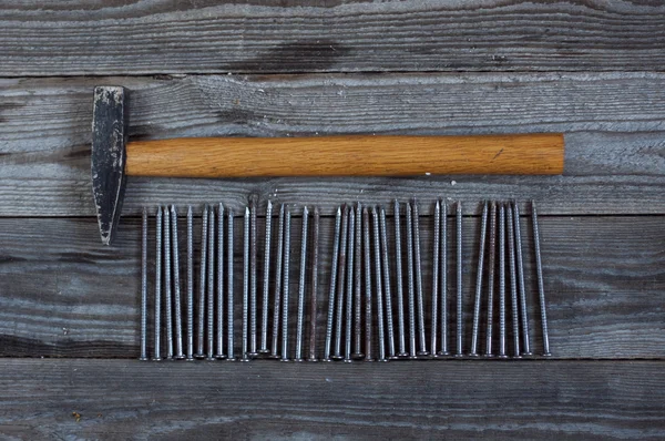 A hammer with metallic nail — Stock Photo, Image