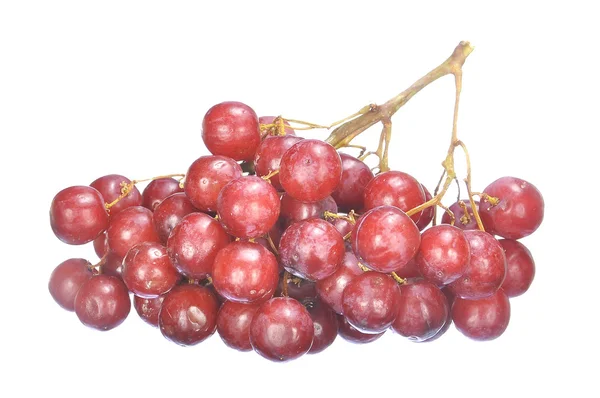 Delicioso racimo de uva roja carmesí sin semillas aislado en blanco — Foto de Stock