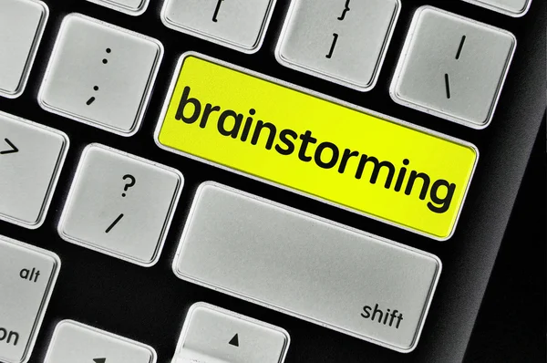 O botão do teclado do computador escrito palavra brainstorming — Fotografia de Stock
