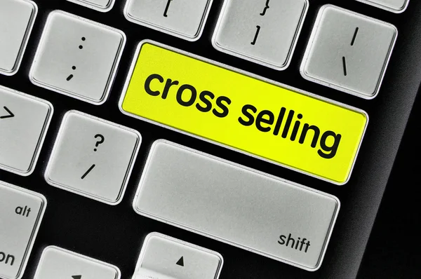 Przycisk klawiatury komputera napisane słowo Krzyża sprzedaży — Zdjęcie stockowe