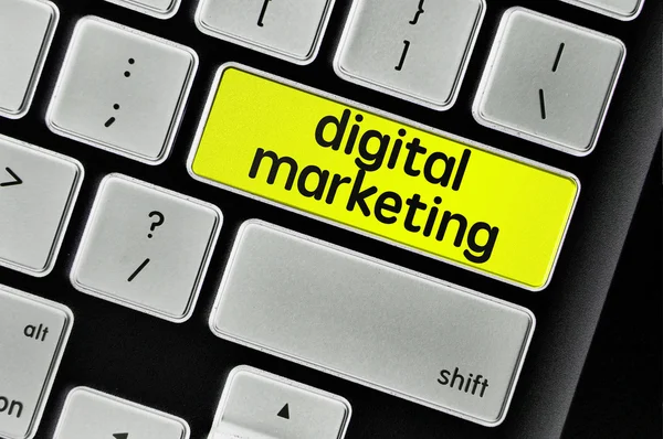 Die Computer-Tastatur-Taste geschriebenes Wort digitales Marketing — Stockfoto