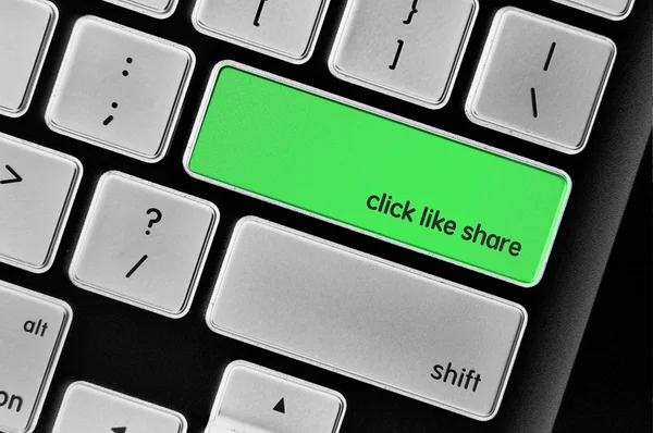 Die Computer-Tastatur-Taste geschriebenes Wort klicken, mögen, teilen! — Stockfoto