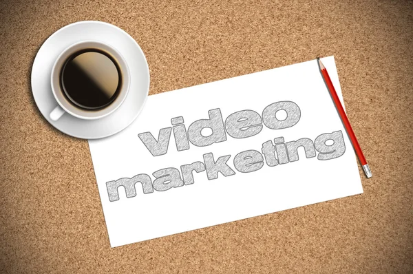 Café y lápiz bosquejo video marketing en papel — Foto de Stock