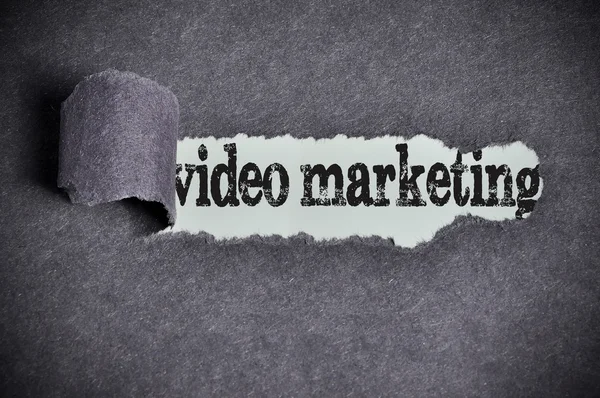 Palabra de comercialización de vídeo bajo desgarrado papel de azúcar negro — Foto de Stock