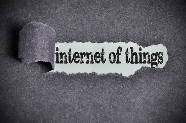 Internet şeyler kelimenin yırtık siyah şeker kağıt'ın altında 
