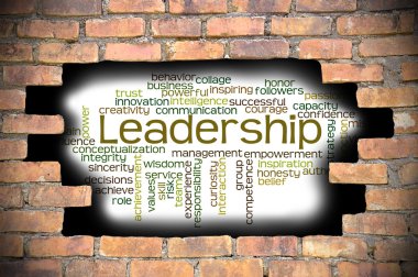 Liderlik kelime bulutu içinde tuğla duvar Hole'da