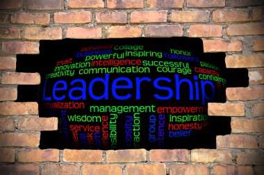 Liderlik kelime bulutu içinde tuğla duvar Hole'da