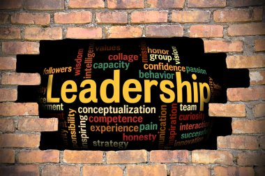 Liderlik kelime bulutu içinde tuğla duvar Hole'da