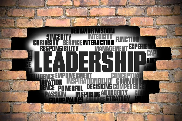 Hole at the brick wall with leadership word cloud inside — Stock Photo, Image