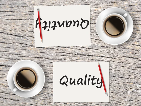 Businessconcept: Vergelijking tussen kwaliteit en kwantiteit — Stockfoto