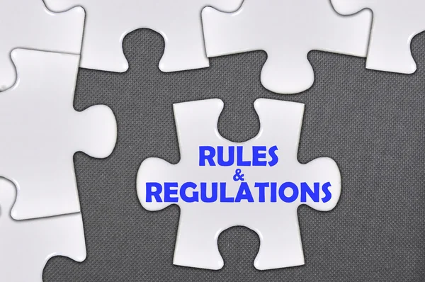 Quebra-cabeça palavras escritas regras & regulamentos — Fotografia de Stock