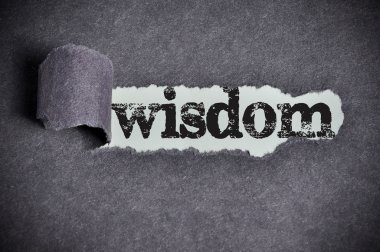 bilgelik kelime yırtık siyah şeker kağıt'ın altında 