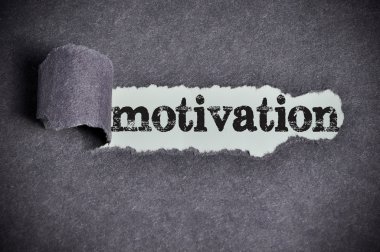 motivasyon kelime yırtık siyah şeker kağıt'ın altında 