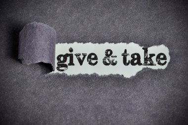 vermek ve yırtık siyah şeker kağıt'ın altında sözüne 