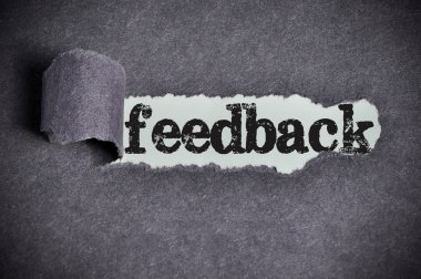 geribildirim kelime yırtık siyah şeker kağıt'ın altında 