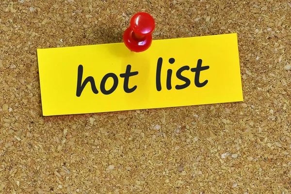 Hot list  word on notes paper with cork background — Stock Photo, Image