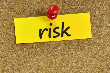 risk kelime ile mantar arka plan notları kağıt üzerinde