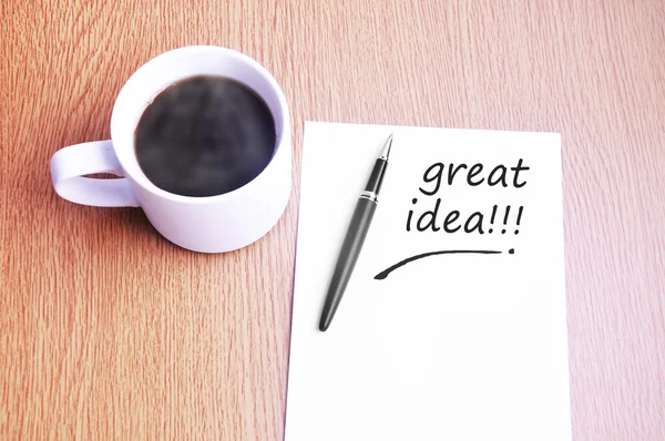 Café, stylo et notes écrire une bonne idée — Photo