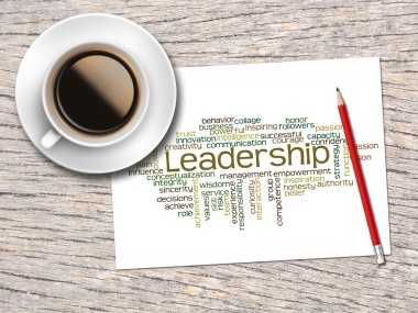 Kahve, kalem ve bir not içeren kelime bulutları liderlik ve 