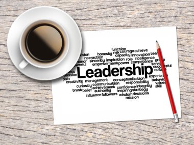 Kahve, kalem ve bir not içeren kelime bulutları liderlik ve 