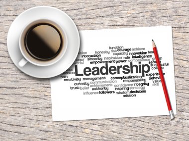 Kahve, kalem ve bir not içeren kelime bulutları liderlik ve 