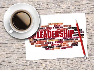 Kahve, kalem ve bir not içeren kelime bulutları liderlik ve 