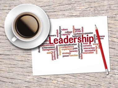 Kahve, kalem ve bir not içeren kelime bulutları liderlik ve 