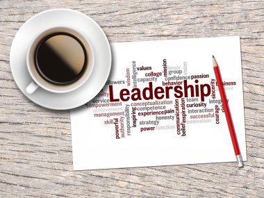 Kahve, kalem ve bir not içeren kelime bulutları liderlik ve 