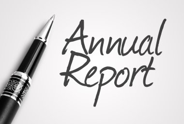 Kalem kağıt üzerinde faaliyet raporu yazıyor