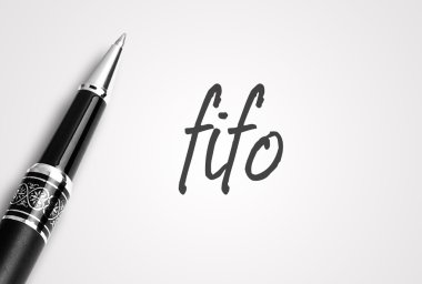 kalem FIFO kağıt üzerinde yazıyor. 