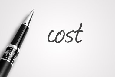 kalem maliyet kağıt üzerinde yazıyor. 