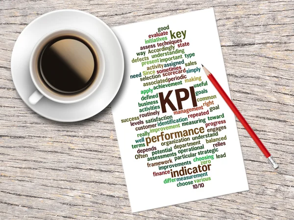 Café, lápiz y una nota contienen nubes de palabra de KPI y su carrete — Foto de Stock