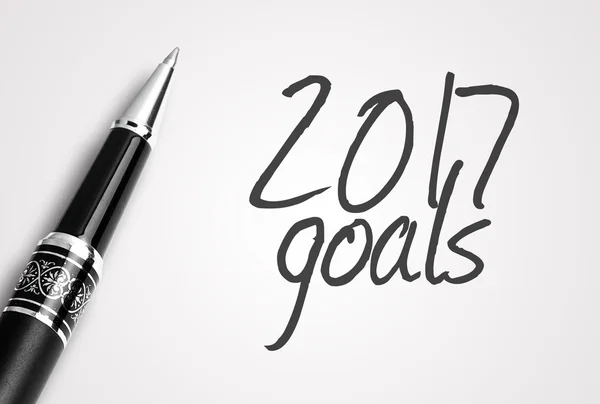 Pen writes 2017 goals on paper — Stock Photo, Image