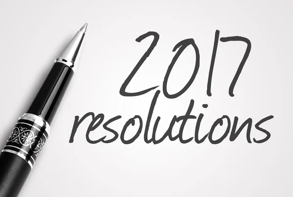 Pen writes 2017 resolutions on paper — Stock Photo, Image