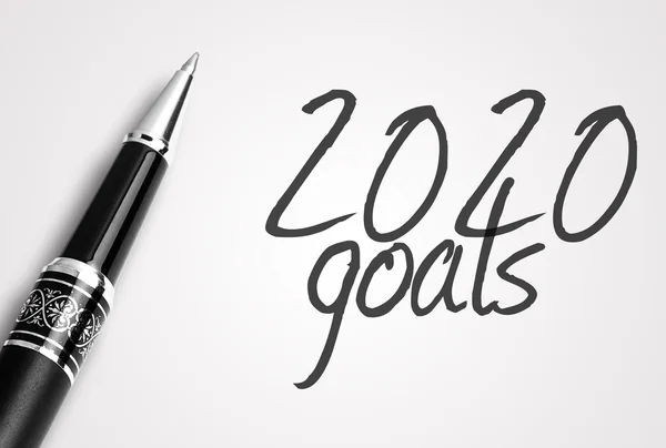 Długopis pisze 2020 cele na papierze — Zdjęcie stockowe