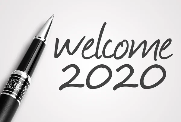 Długopis pisze 2020 Zapraszamy na papierze — Zdjęcie stockowe