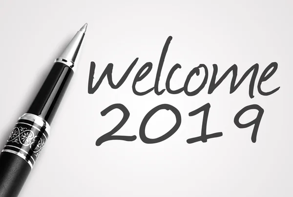 Pen writes 2019 welcome on paper — Stock Photo, Image