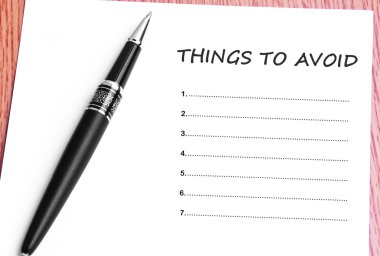 Kalem ve notları kağıt şeyler listesi kaçının ile