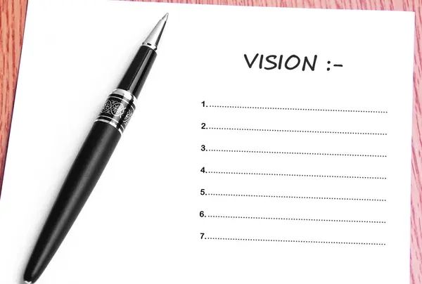 Anteckningar och penna papper med vision lista — Stockfoto