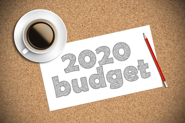 Kawa i ołówek szkic 2020 budżetu na papierze — Zdjęcie stockowe
